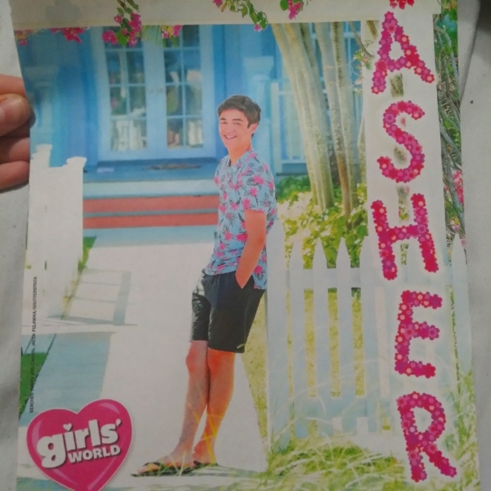 Girls' World Small Asher Angel/Issac Ryan Brown